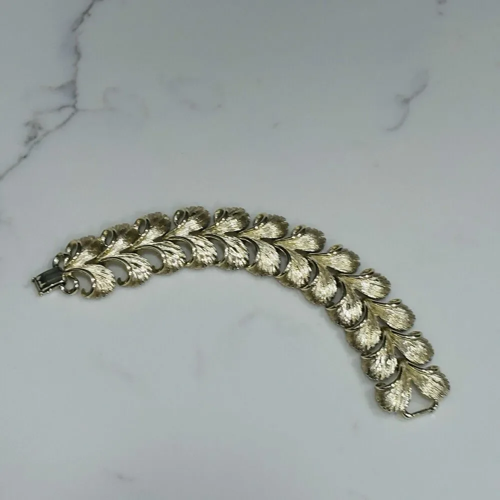 Lisner Jewelry very good